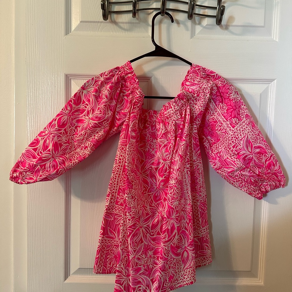 Lilly Pulitzer Winifred off-the-shoulder top. In new blooms on the block. Size M
